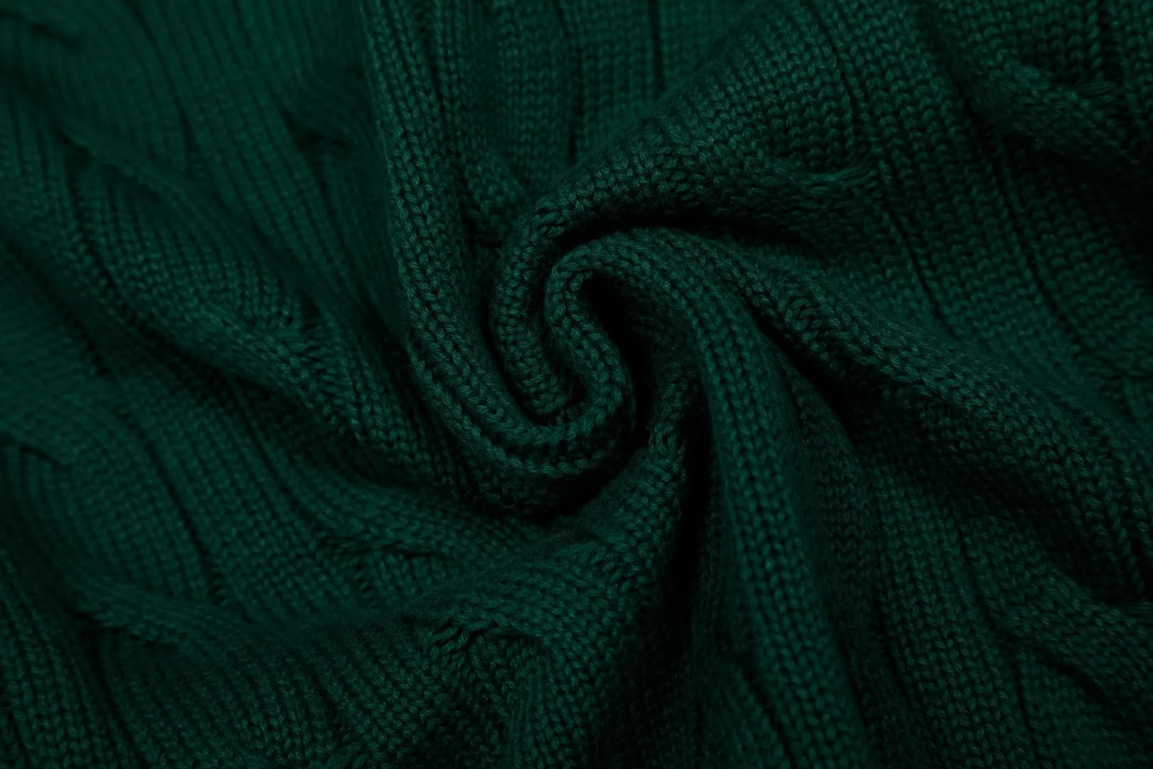 P230 Top quality" Style number: DS006# (not off the shelves all year round) [Ralph Lauren round neck solid color pony embroidery logo twist knitted cardigan] ✅Ralph Lauren Ralph Lauren classic basic versatile knitted cardigan jacket for all seasons ✅Main supplier platform live broadcast Wholesale entity Replacement if out of stock Not off the shelf ✅ZP quality 1:1 version Scan the code to enter the GF website Counter quality ✅Detailed quality The only one in Guangzhou Imported quality cotton yarn Focus on high-end, cost-effective, and good quality. Needless to say, the version is restored to the original version. The maximum size can be worn up to 160 pounds. Loose, comfortable and stress-free. ✅The upper body is simple and easy to match. A must-have for goddess ootd. Good-looking clothes are never picky. Must-have items in goddess wardrobe. Size: S- Navy blue white label Navy blue red label